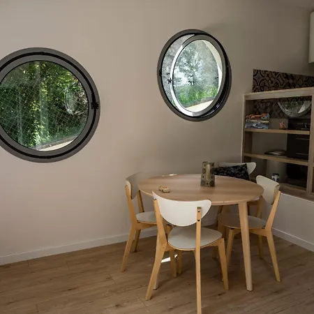 Maison Sous Le Noyer דירה